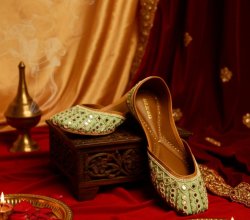 Purchase Bridal Juttis to Look Stylish on Wedding Days